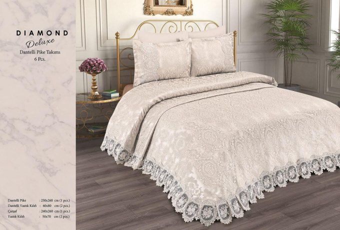 Diamond- Parure de lit 6 pièces disponible en coloris blanc cassé et rose.
