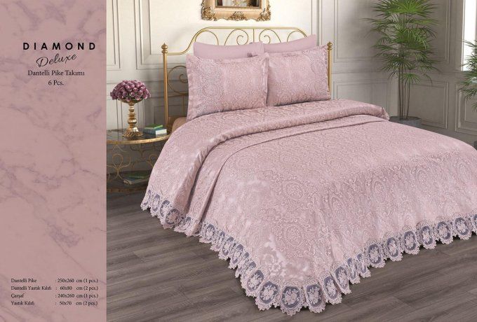 Diamond- Parure de lit 6 pièces disponible en coloris blanc cassé et rose.