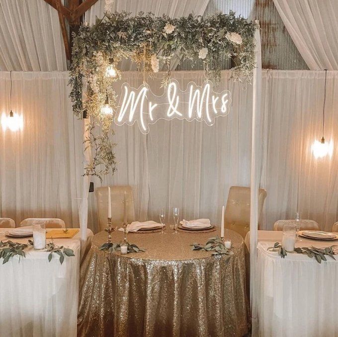 Enseigne lumineuse : Mr & Mrs avec option changement de couleur.