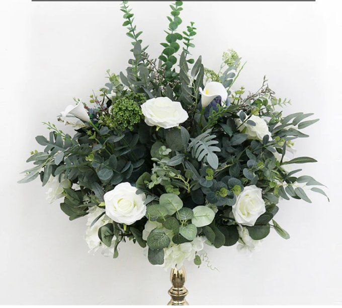 Feuillages pour composition florale diffèrent modèle.