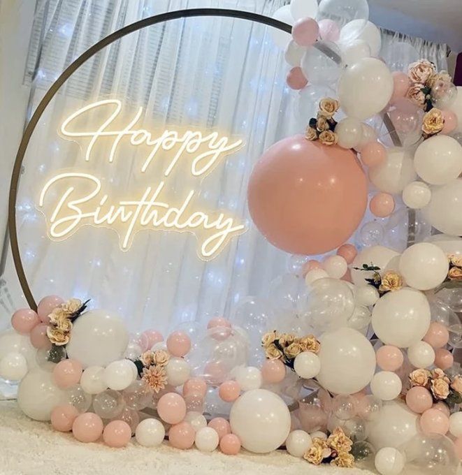 Enseigne lumineuse : Happy Birthday avec option de changement de couleur.