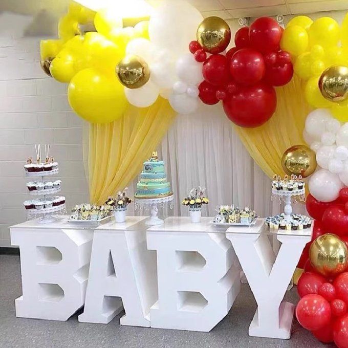 Lettre « BABY » H. 75cm, support inclus 