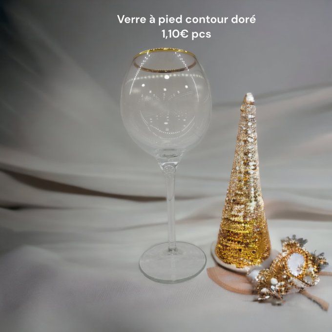 Verre à pied contour doré 