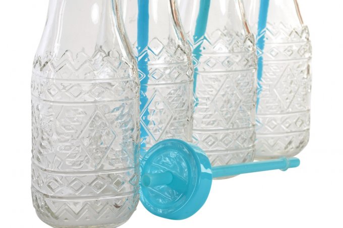 Set de 4 bouteilles en verre avec paille